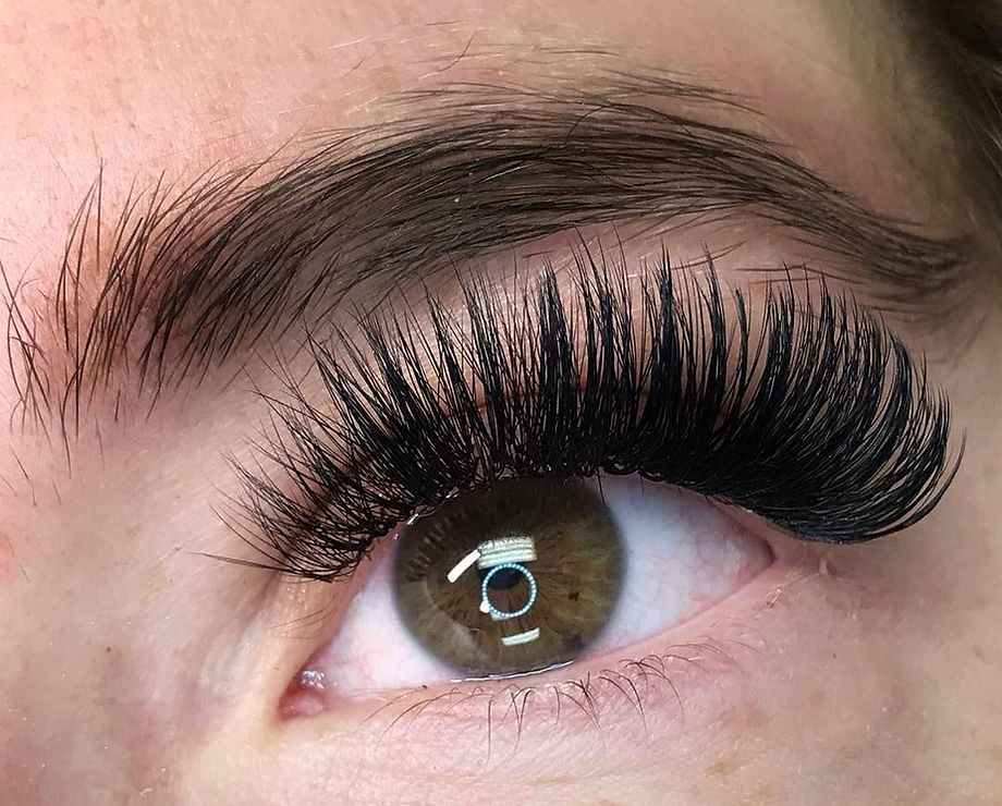 Volume eyelash extensions - dramatic full look